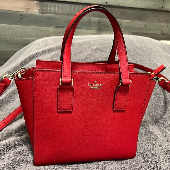 lmspell12's tweet photo. So good I had to share! Check out all the items I'm loving on @Poshmarkapp #poshmark #fashion #style #shopmycloset #rothys #katespade #laurenralphlauren: https://t.co/g81HTB7FHK https://t.co/AfGuVKM8Gg