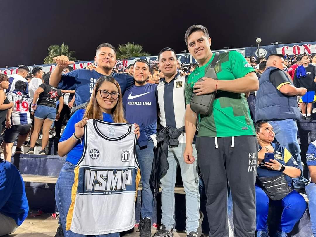 VsmpGrone's tweet photo. LA FIESTA EN LA TRIBVNA Y EN LAS CALLES.

ARRIBA ALIANZA CSM!

LOS DEL 2008 https://t.co/PD3r4Rp9ha