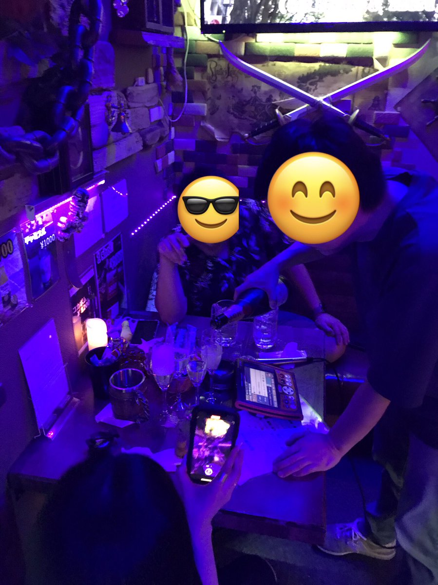 zonoCamp's tweet photo. シャンパン入れて頂き有難う御座います〜
この後追加でもう1本入れて頂きました😅
常連様にはほんと感謝感謝です〜😭
本日月曜からまた頑張ります❗️

ご来店有難う御座いました。

#北区赤羽
#海賊カラオケ酒bar
#カラオケバー
#飲み放題歌い放題 https://t.co/IhPtY2WdHl