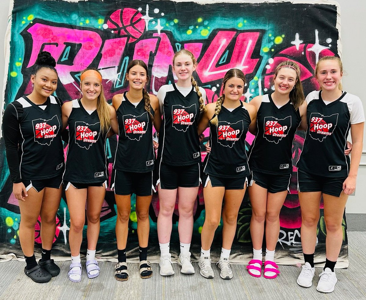 KaleighNorman33's tweet photo. Year 2 @TFNsRun4Roses for @937Hoop was awesome! 3-1 record for the weekend!
@937HoopDreams @MiamisburgGBB @jodineyoung @SarahRiley1101 @AbrianaWuebker @presleicopper @avery_m21 @lyla https://t.co/QxIgMjEZbs