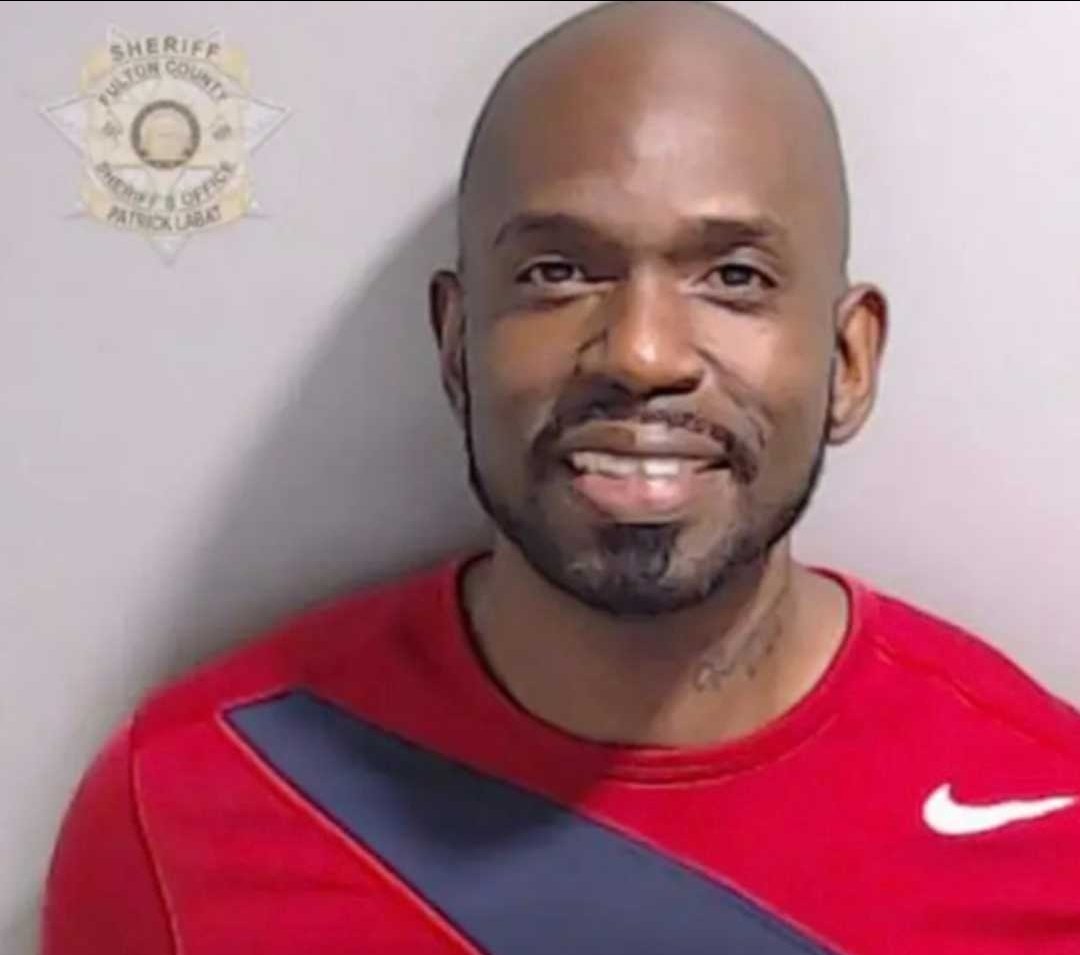 simonateba's tweet photo. BREAKING: South Fulton Mayor Khalid Kamau arrested for breaking into a lake house, intimidating the homeowner, and uttering, 'Do you know who the f–k I am?' Unbelievable! #Georgia #MayorArrested #EntitledBehavior https://t.co/JD3CpPPQZ8