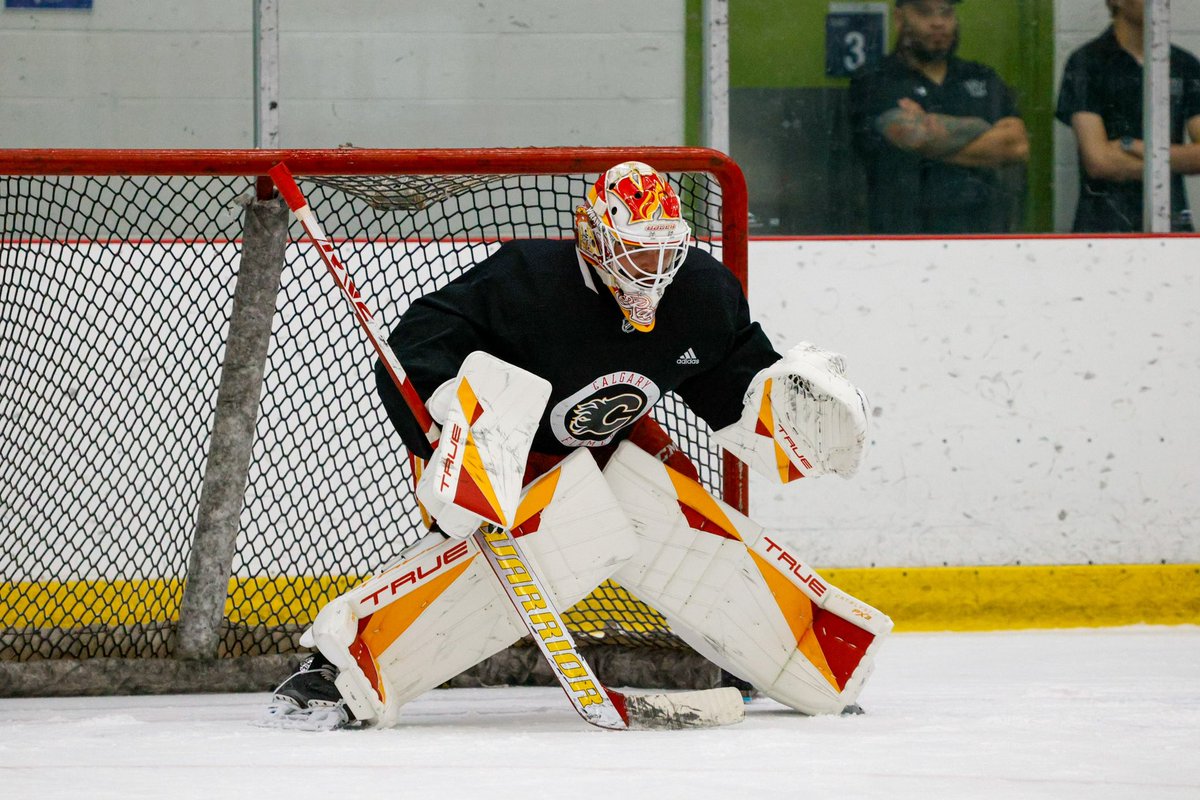 mradsy31's tweet photo. Dream come true signing my first pro contract with the @AHLWranglers. I’m honoured and proud to be a part of the Calgary Flames organization! Thank you @NHLFlames for a great time at camp. I’m looking forward to getting the season started! #SaddleUp #CofRed https://t.co/fiUkjK7g49