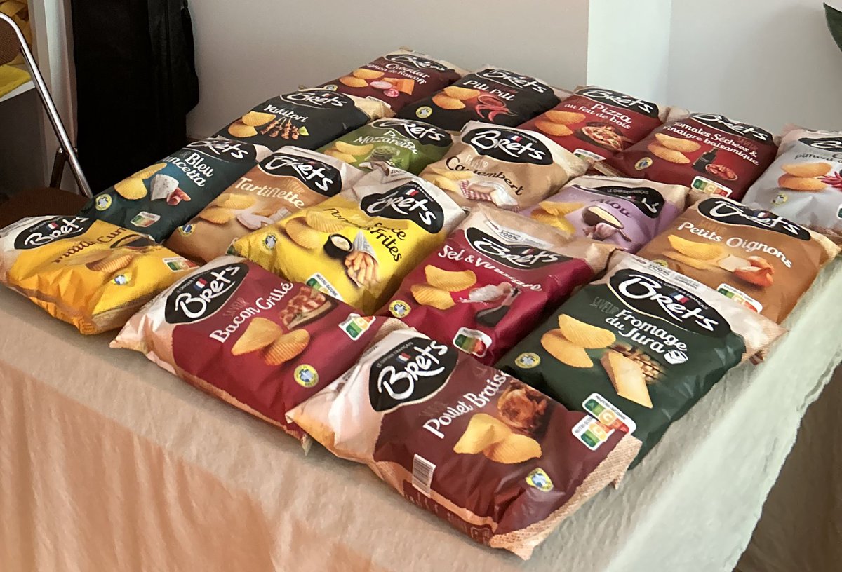 kaitlyne____'s tweet image. On a fait une soirée dégustation de chips bret’s avec mes potes c’était incroyable (le top 3 (sans ordre) c’est fromage du jura, chèvre piment d’espelette et pesto mozza)