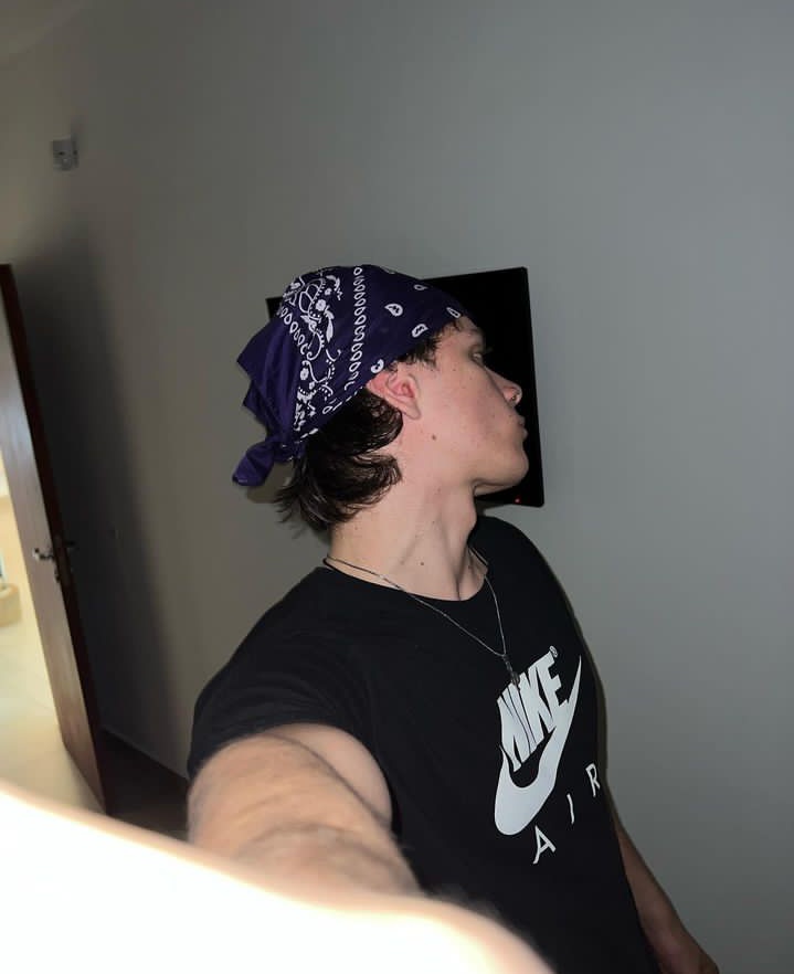 chrissvincent__'s tweet photo. me presento, soy Christian Vincent, tengo dos hermanos @HopeVincent_, y @_GaeelVincent, soy brasileño y tengo 20 años, antes tenía otro apellido pero como ven ya no, bue, me gustaría empezar de cero. 
sean amables y denme rt y fav. ;) https://t.co/lihAuyEdo7