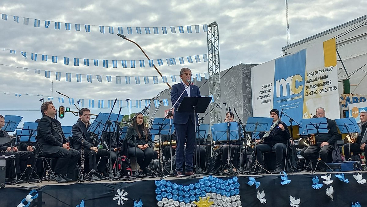🇦🇷 Con una gran fiesta celebramos en Av. Aristóbulo del Valle el día de la #IndependenciaArgentina: hubo música, recreación, oferta gastronómica, feria y promociones en comercios. Celebramos el valor de la libertad para seguir construyendo sociedades más justas e inclusivas.
