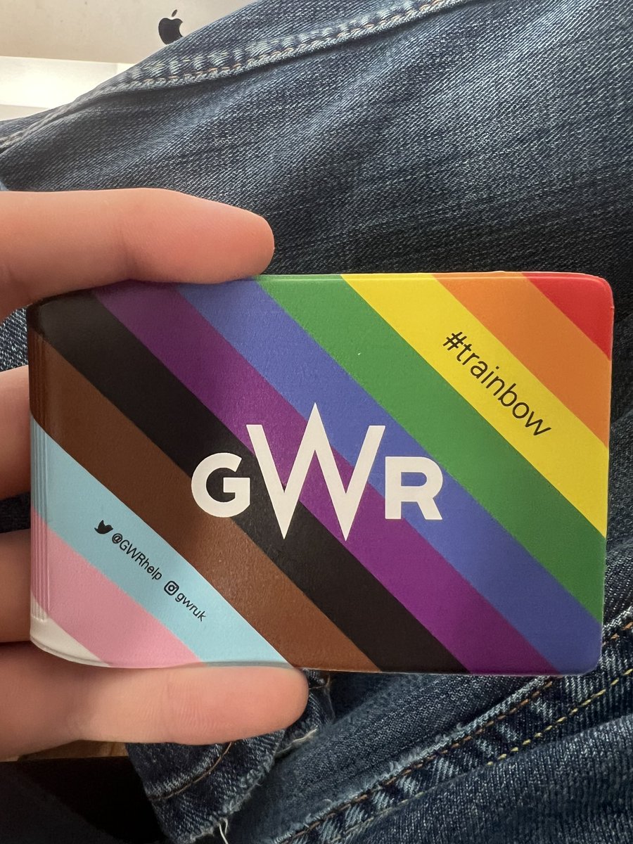 I’ve got a card wallet. But nothing to put in it 🤔

Part of me is considering getting GWR’s smart card just so I can put it in this 🤣🤣