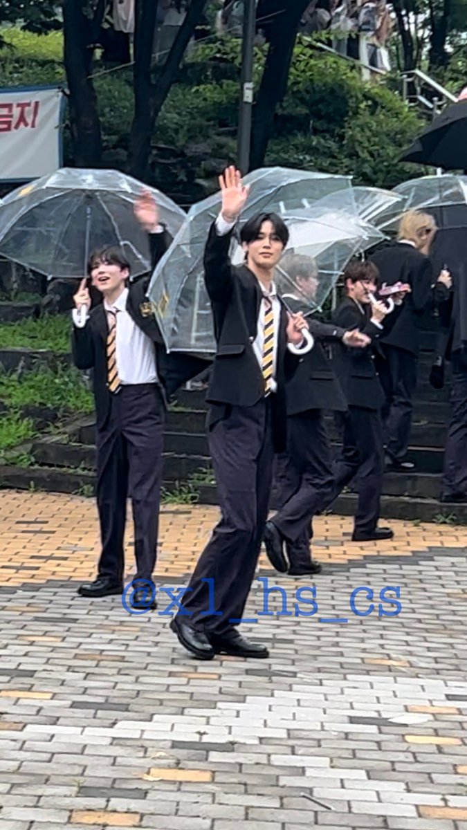 linkto97's tweet photo. 普段ボードとか団扇とか持たないんだけど今回は作った甲斐あってKくんいっぱい見てくれた🥹
Kくんありがとう大好き♡ https://t.co/T99yKGSHA7