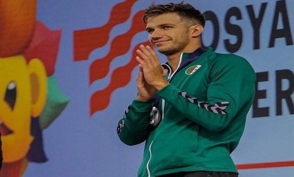APS_Algerie's tweet photo. #JeuxSportifsArabes 2023 / #Natation 🏊♂️ (200 m 4 nages) : l’Algérien 🇩🇿 Jaouad #Syoud décroche l’or 🥇
🔗https://t.co/AbaFPZcdLu https://t.co/C5sjZ62R04