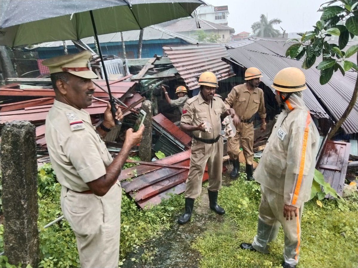 djrohitreporter's tweet photo. Outstanding Work by #FSAberdeen &amp; #FSChatham in responding to a structure collapse Call

Their swift action ensured were no Casualties &amp; SAVED lives of 04 PUPPIES trapped in the collapsed structure

WELL DONE Firefighters in protecting the little ones.
#courtesy_ @ANfireservice https://t.co/PwiJkACVHo