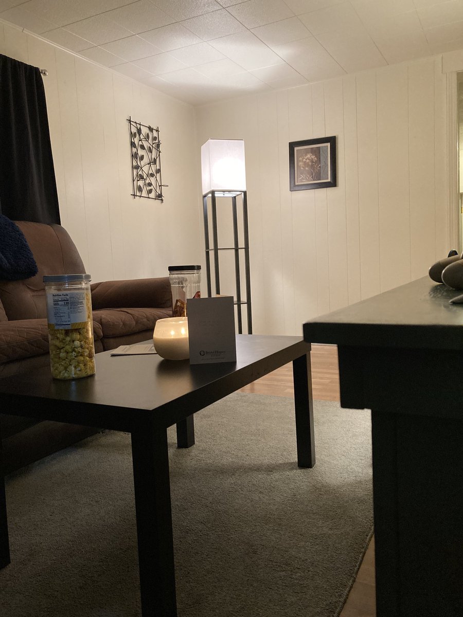 MaddFapper's tweet image. #bed #bedroom #headboard #bedframe #bedset #lamp #decor #livingroom #familyroom #candle