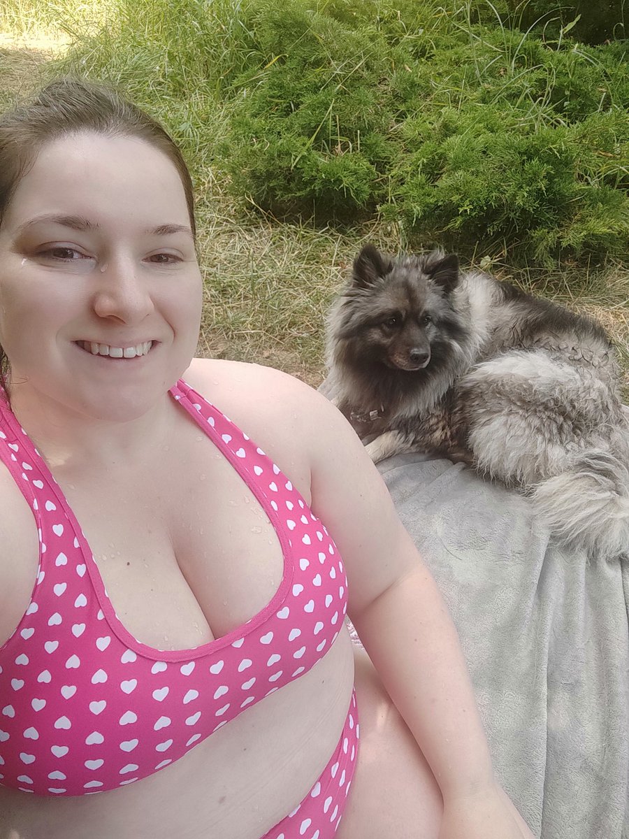 tereziella's tweet photo. Day by lake with my bff 🐺🥰😊😂
#lake #swimming #wolfspitz #dog #bbw #summer https://t.co/RF3YC09jmD