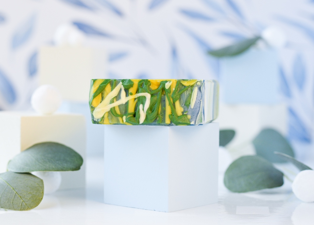 FairmountSoap's tweet photo. Summer Garden is fragranced in a blend of florals with a top note of clover with ivy, rose petals, and carnations mixed with white musk.⁠
⁠
To shop our new releases check the link in our bio or visit https://t.co/ZArWlMBcHR⁠
⁠
#coldprocesssoap #giftsunder20 https://t.co/ckR8jMKkDf