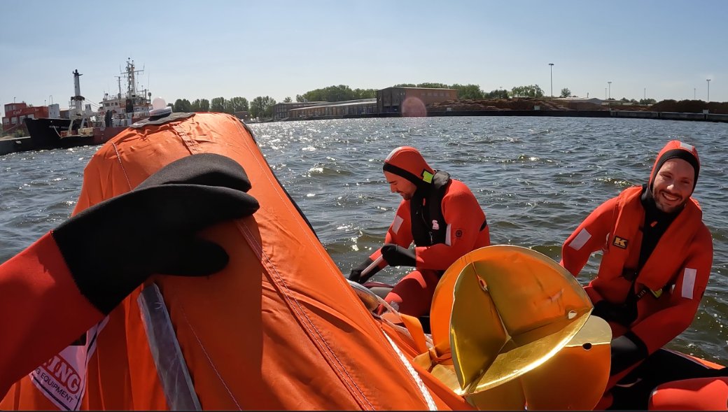 📔 ESA Astronaut candidate diary - wk 14 continued

We survived !!!
Back from the Baltic Sea where we had our sea survival training this week-end.
A great adventure and awesome for team bonding 🤩

#ascan #HumanSpaceflight