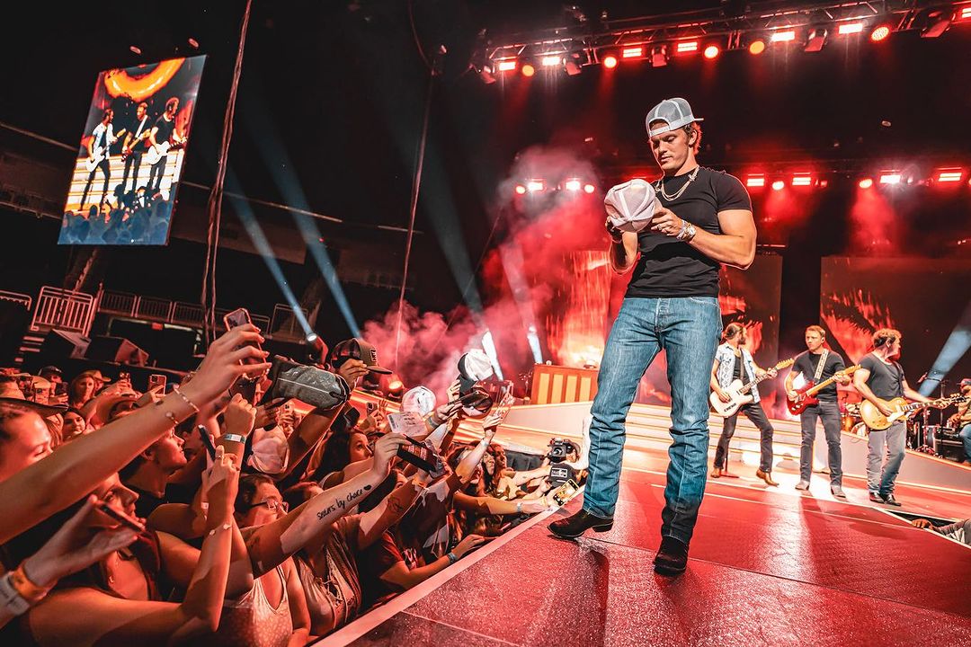 ParkerMcCollum's tweet photo. Wichita, KS last night was DOPPPEEE!!!! Start to finish just absolute perfection! Thank you folks for loving what we do!