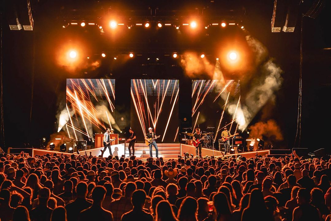 ParkerMcCollum's tweet photo. Wichita, KS last night was DOPPPEEE!!!! Start to finish just absolute perfection! Thank you folks for loving what we do!