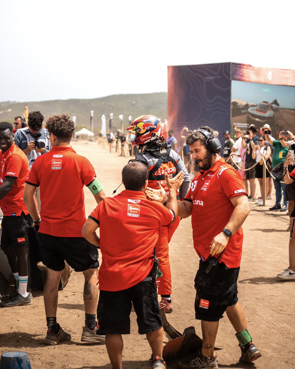 AccionaSainz's tweet photo. ⚡️Solid weekend. 
Good pace, good performance and the most important thing: we leave Sardinia leading the championship!
We keep pushing! 👊🏻💥

⚡️Fin de semana positivo
Buen ritmo, buen rendimiento y lo más importante: Nos vamos de Cerdeña líderes del campeonato!!
Seguimos!! 👊🏻💥 https://t.co/77YOUMIuX0