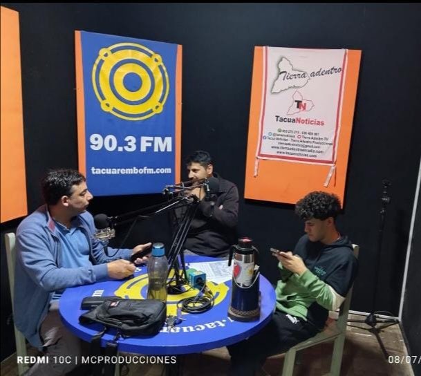 WiliamVelazquez's tweet photo. Alumnos de EPC en Tacuarembó participando en programa en 90.3 FM Tacuarembó FM. https://t.co/mkp8navoI1