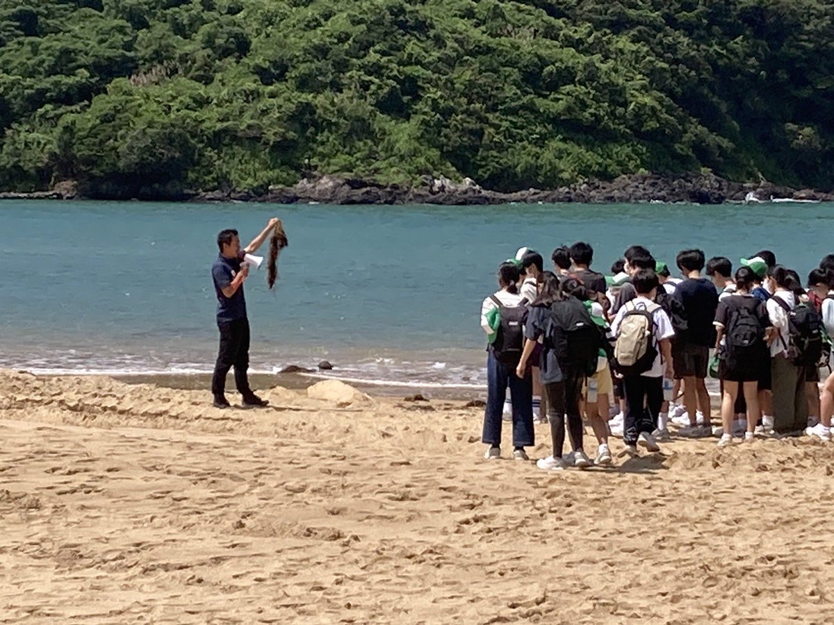 tayama_hisanori's tweet photo. 海洋教育🐟
今の自分が教えれる事は、ちょっとした磯焼けの知識と、一歩踏み出す勇気。
現状維持の1年と、一歩踏み出した1年は数百倍もの成長差がある。
#起業 #挑戦 #磯焼け #海洋環境 #藻場 #reefball https://t.co/04rSIClpH1