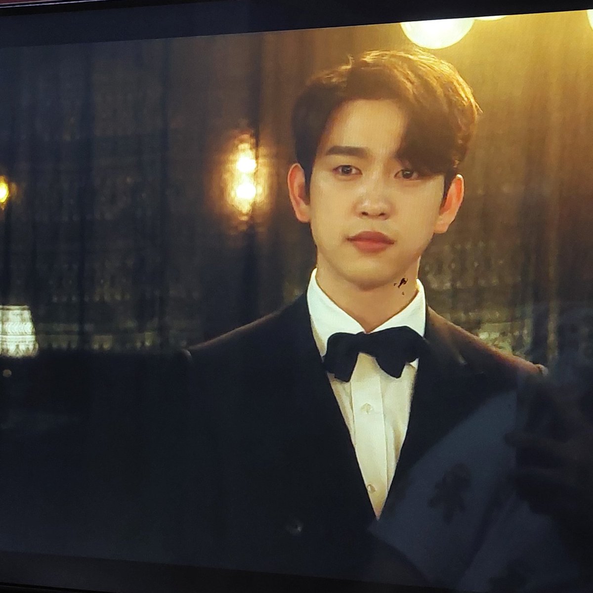 LawfulHusbands's tweet photo. This scene always fascinates me cause even when he hasn't been living with Yohan long, Gaon can still see through Yohan's fake laughing.
#TDJRewatch #TheDevilJudge https://t.co/ul5cigVZfq