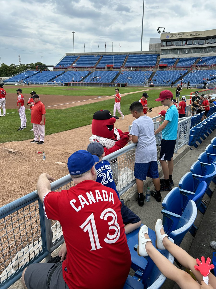 PortobelloELC's tweet photo. Portobello families enjoying a game at the ballpark @titans_ottawa https://t.co/roAo3iJm6e