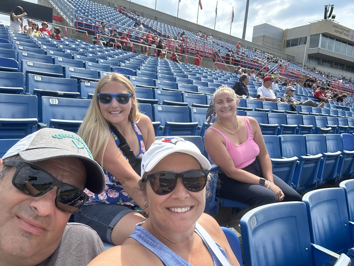 PortobelloELC's tweet photo. Portobello families enjoying a game at the ballpark @titans_ottawa https://t.co/roAo3iJm6e