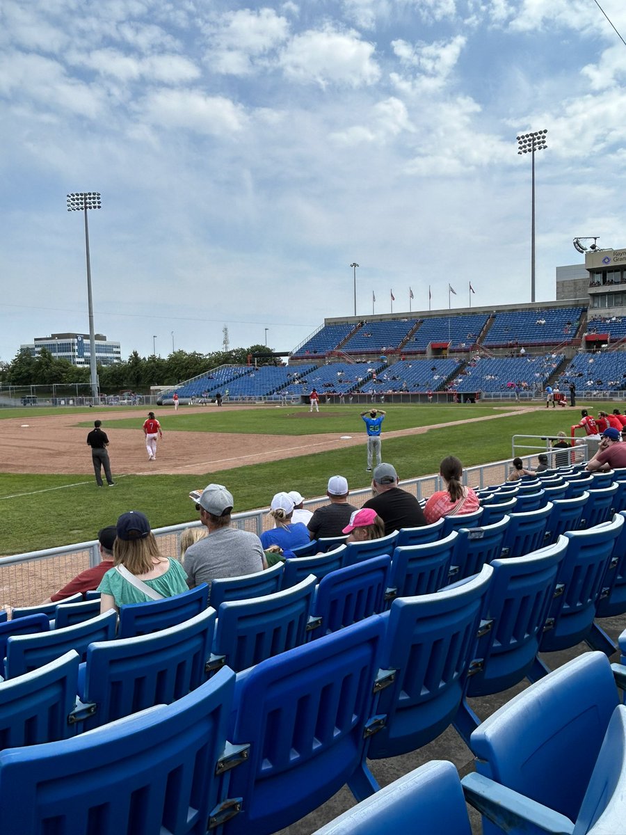PortobelloELC's tweet photo. Portobello families enjoying a game at the ballpark @titans_ottawa https://t.co/roAo3iJm6e