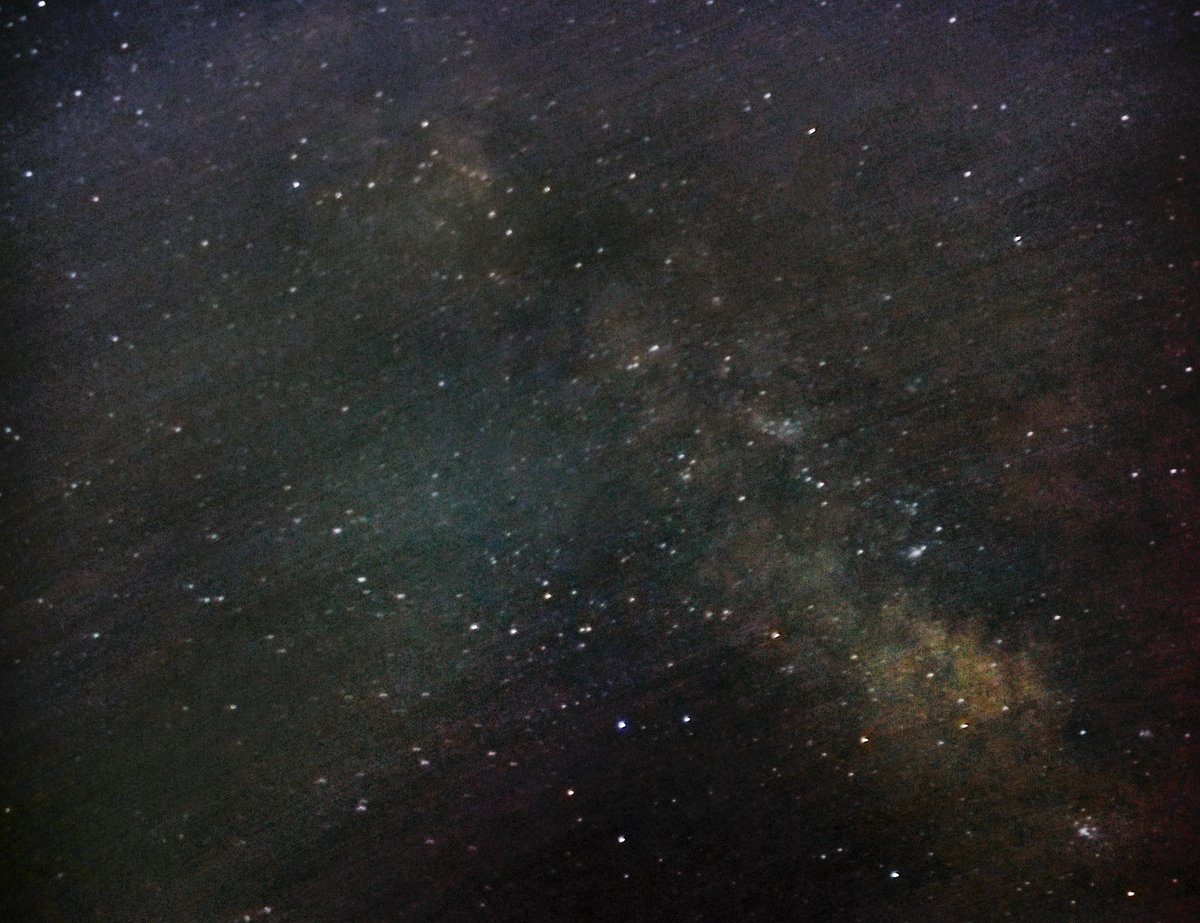 thenerdium's tweet image. PINNED TWEET:
Here's a thread of all the photos I've captured.
1) My first ever attempt at astrophotography.
2) Taurus and Mars
3) Orion Nebula
4) Milky way but in ugly JPEG colours