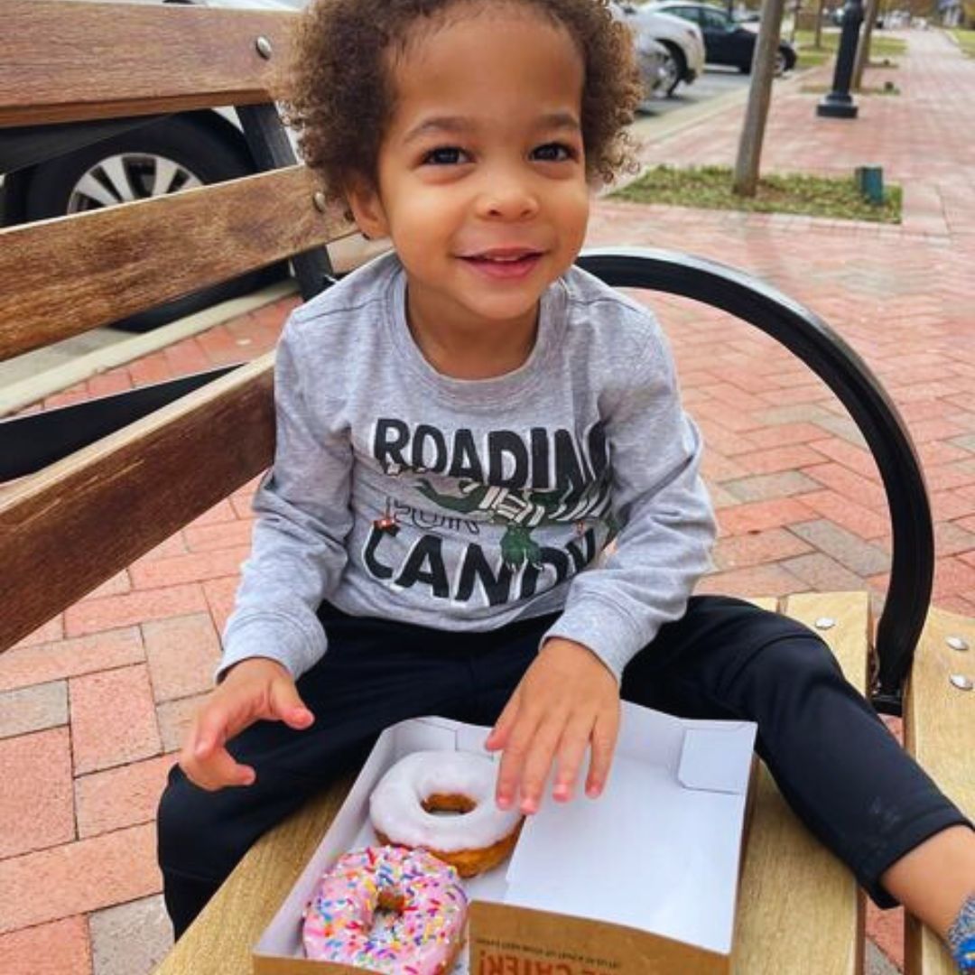 DuckDonuts's tweet photo. Sweets for our sweets π
πΈ: @jaklingberg
#summertimesweets #boxofdonuts #myduckdonuts #nomnom #foodies #eeeeeats #donuts #duckdonuts #madetoorder #donut #favorites #yum #yummy #delicious #food https://t.co/eHpQPiKCK2