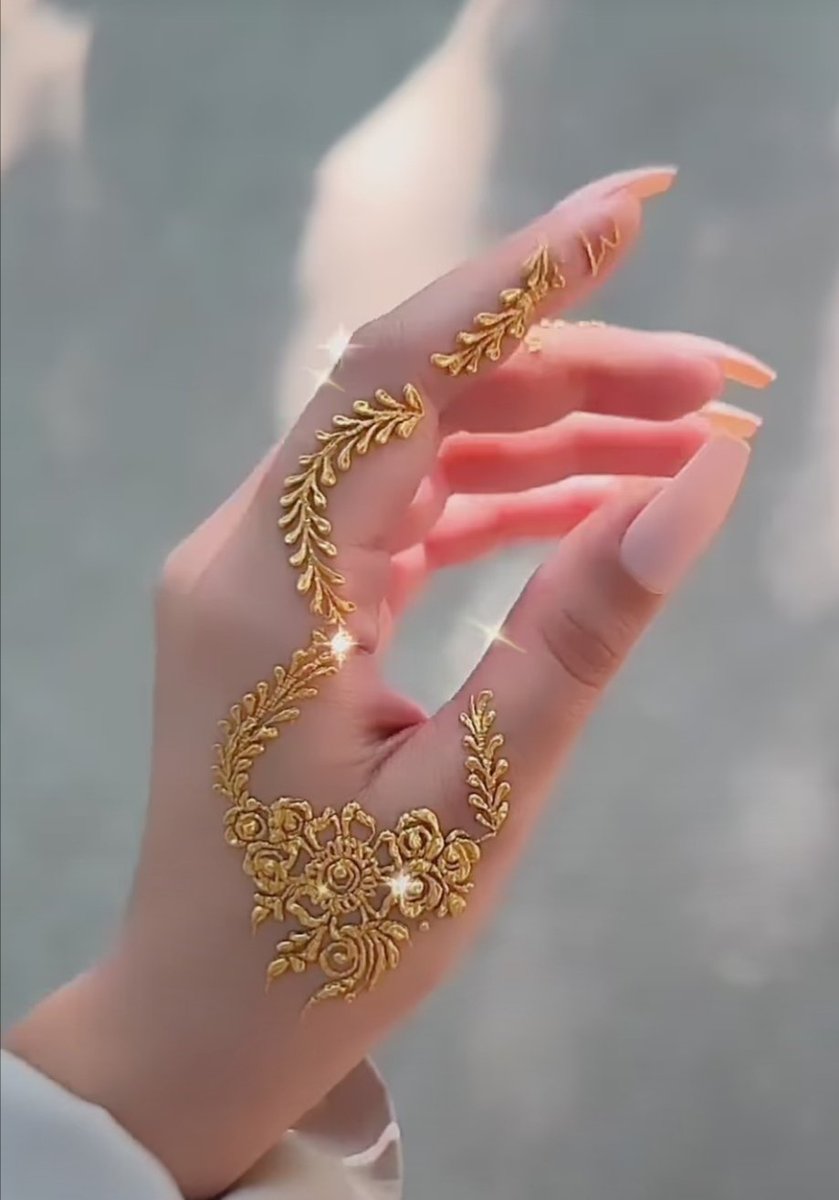 republican901's tweet photo. I hope your having a fantastic weekend......with Asian vibes like me...🇵🇰🇮🇳✌🏻✨ hmm I really love this captivating design in gold henna!¡ ✨😍✨
#AsianVibes #BeautifulHand #ElegantDesign #Amazing #Beautiful #Mesmerising #SoMe #DesiMagic #DesiGirl #LovePakistan 🇵🇰 #LoveIndia 🇮🇳 https://t.co/dTPdXHiTZk