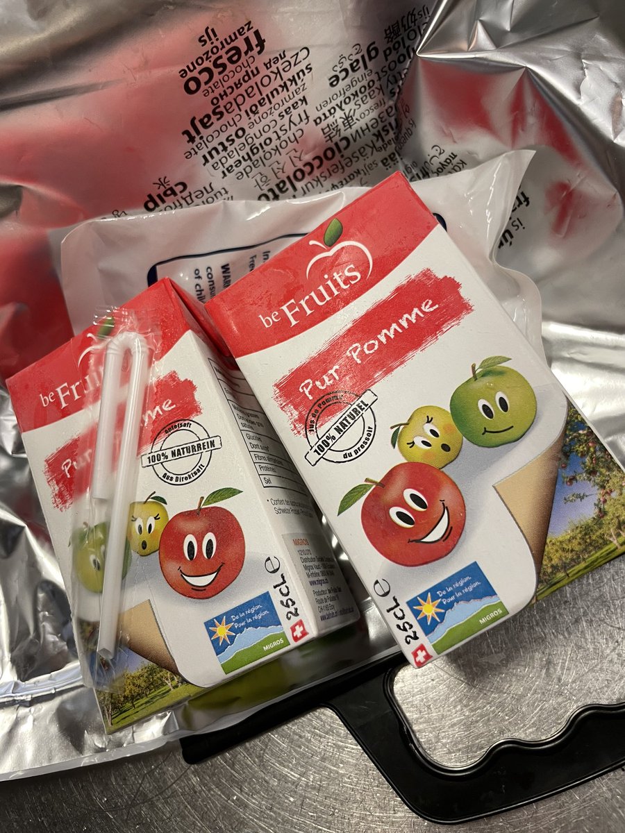 まき🇨🇭👻 tweet media