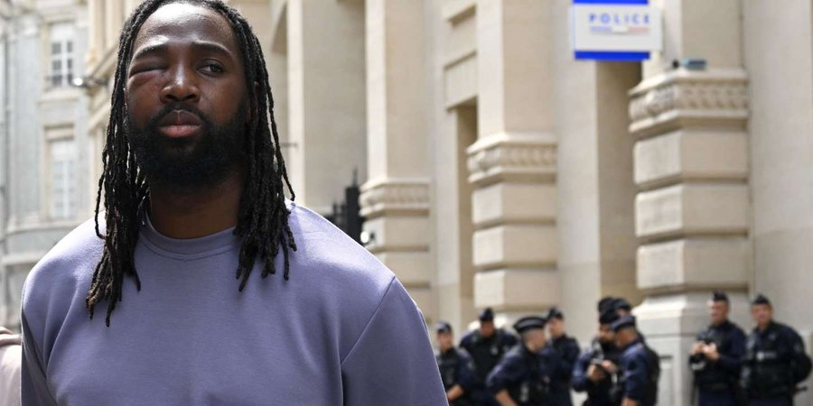 ceniouz's tweet photo. #marcheAdama #police
Yssoufou #Traoré, frère d'#AssaTraore après avoir été appréhendé par la #BravM : " Par rapport aux #GiletsJaunes, je mesure la chance que j'ai de pouvoir conserver mon oeil..." https://t.co/mA33W1ReHr