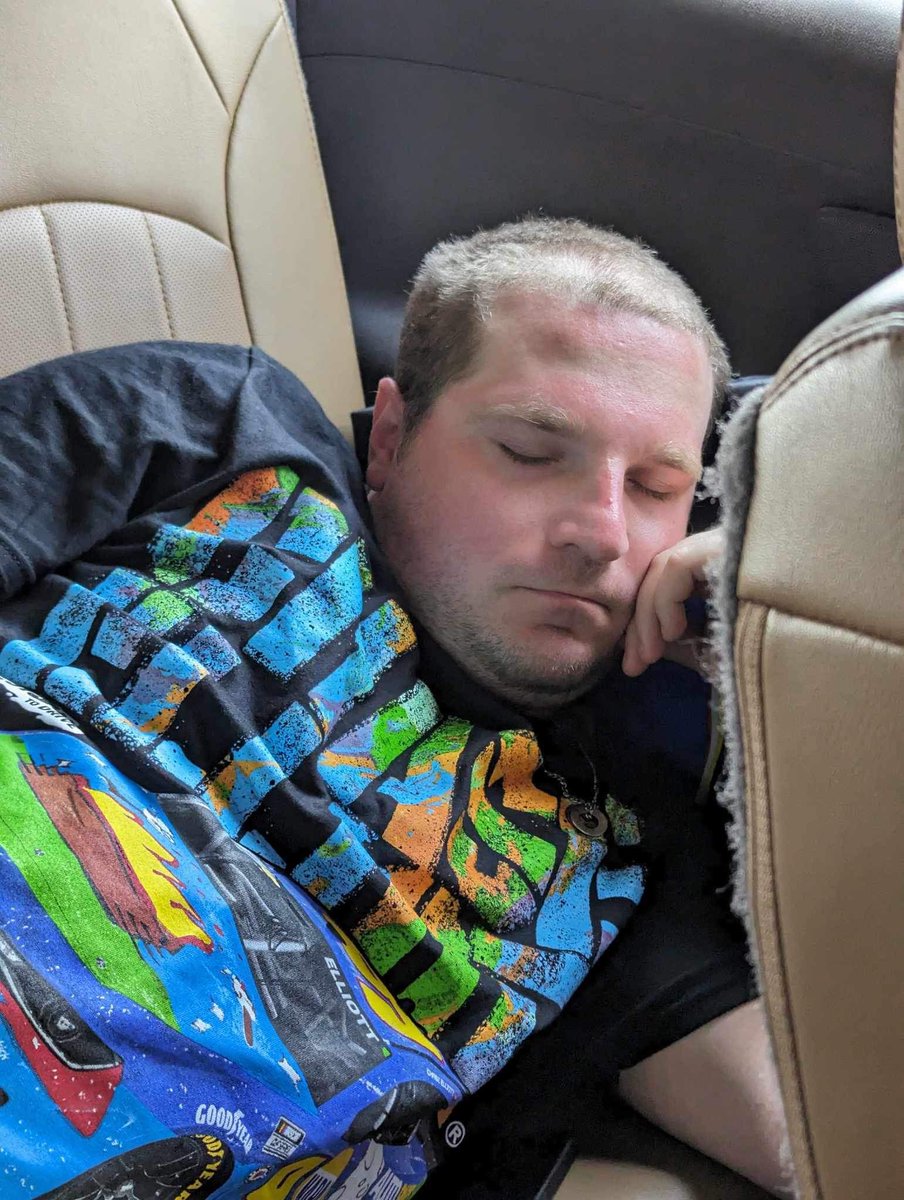 Some people are struggling to make it to the track today <a href="/ATLMotorSpdwy/">EchoParkSpeedway</a>