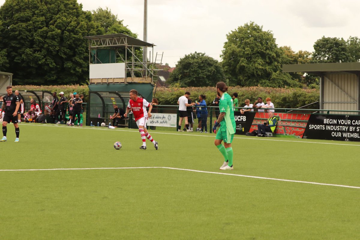 Lee Allinson tweet media