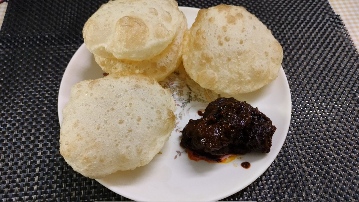 UpasonaB's tweet image. Finally, a much-awaited dinner that required a lot of planning.

In frame: Golbari style mutton kosha by Ma and fulko luchi by your truly. 🤤

#SundayDinner #dinnerscene #bengalifood