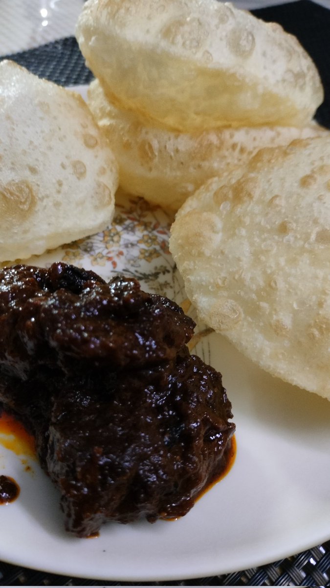 UpasonaB's tweet image. Finally, a much-awaited dinner that required a lot of planning.

In frame: Golbari style mutton kosha by Ma and fulko luchi by your truly. 🤤

#SundayDinner #dinnerscene #bengalifood