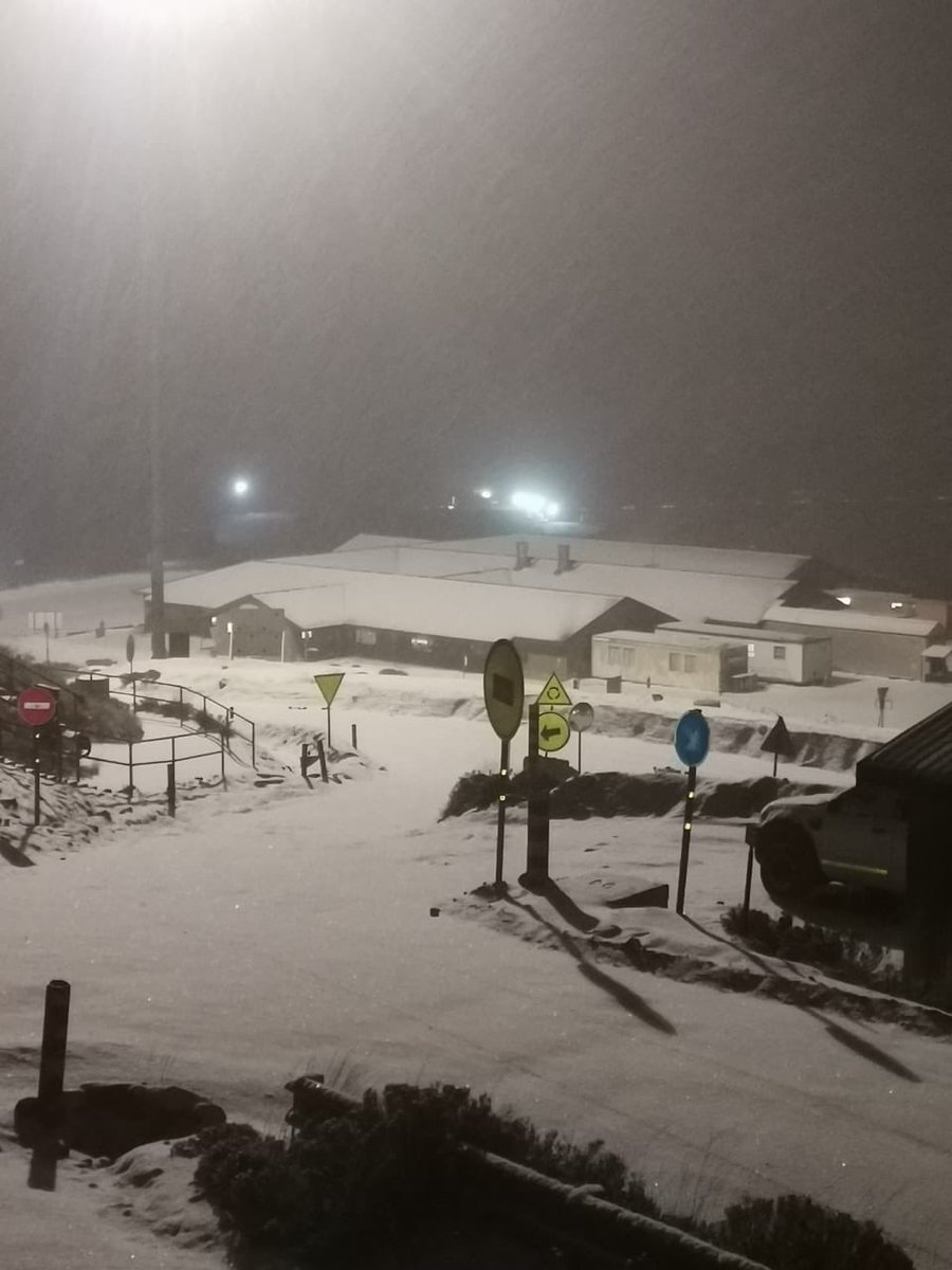 TheReporterLS's tweet photo. #LesothoSnow ❄️❄️
📍Let’seng Diamond Mine
⏰ Sunday 09 July 2023 https://t.co/HtDMAkAuAt