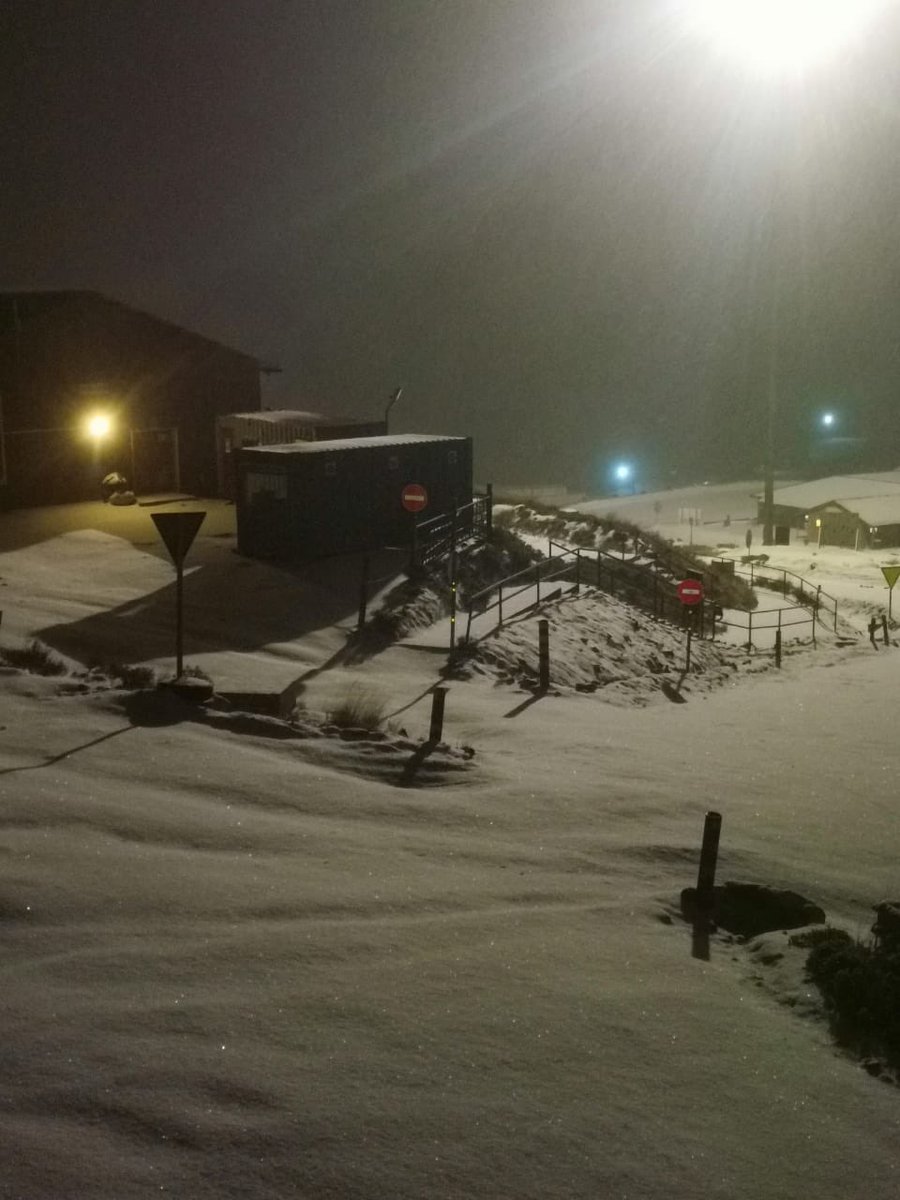 TheReporterLS's tweet photo. #LesothoSnow ❄️❄️
📍Let’seng Diamond Mine
⏰ Sunday 09 July 2023 https://t.co/HtDMAkAuAt
