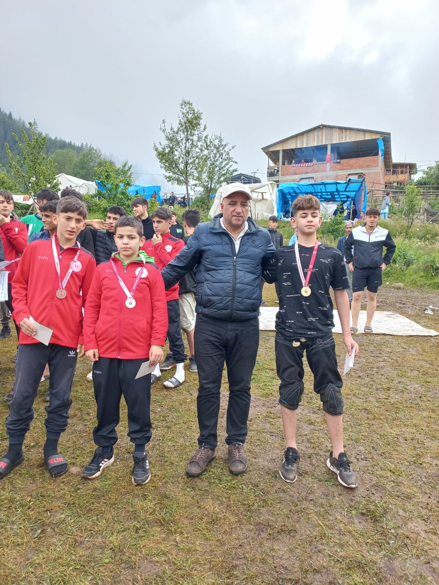 Bugün yapılan Artvin Karakulak güreşlerinde Kursiyerimiz Ahmet Melih Sücü 50 kg da Türkiye şampiyonu olmuştur. Genç pehlivanımızı tebrik eder, başarılarının devamını dileriz.
#hayatboyuöğrenme
<a href="/Yusuf__Tekin/">Yusuf Tekin</a>
<a href="/emre_caliskan/">Emre Çalışkan</a>
<a href="/k_yavuz07/">KENAN</a>
<a href="/karatasht/">Himmet Karataş🇹🇷</a>
<a href="/antalyamem07/">Antalya İl Millî Eğitim Müdürlüğü</a>
<a href="/07kepezmem/">Kepez İlçe Milli Eğitim Müdürlüğü</a>