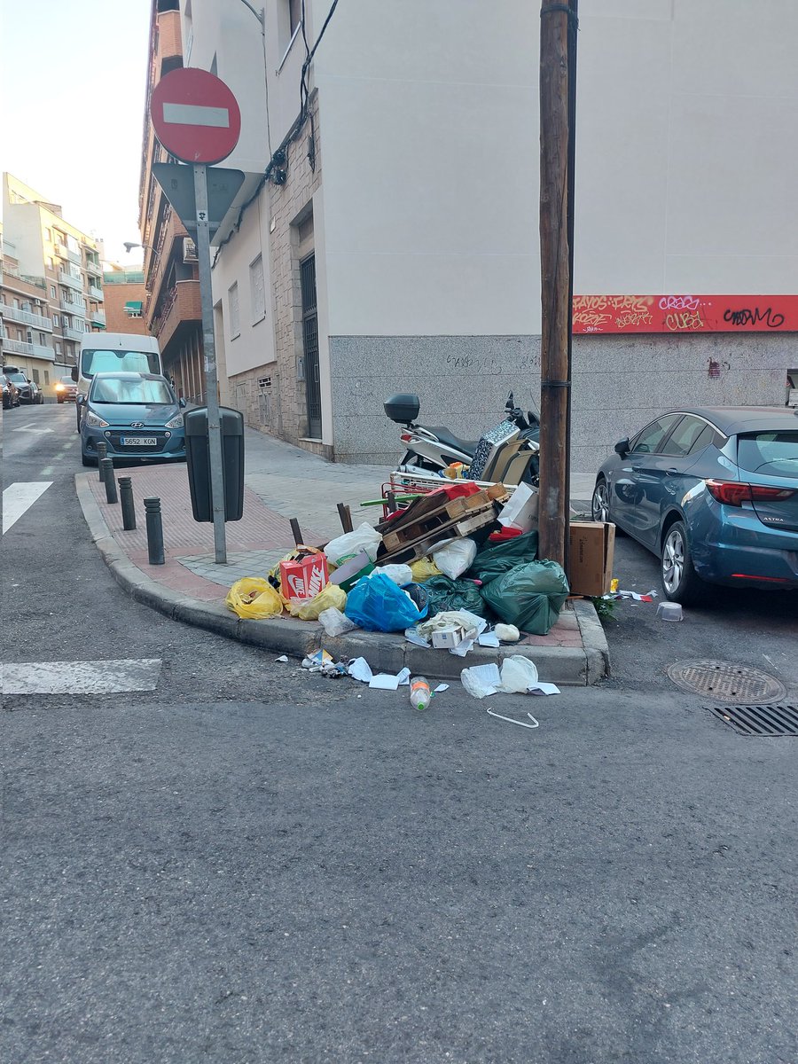 basurayesc10262's tweet image. @Lineamadrid @MADRID @_EstradaYolanda basura everywhere en ciudad jardin