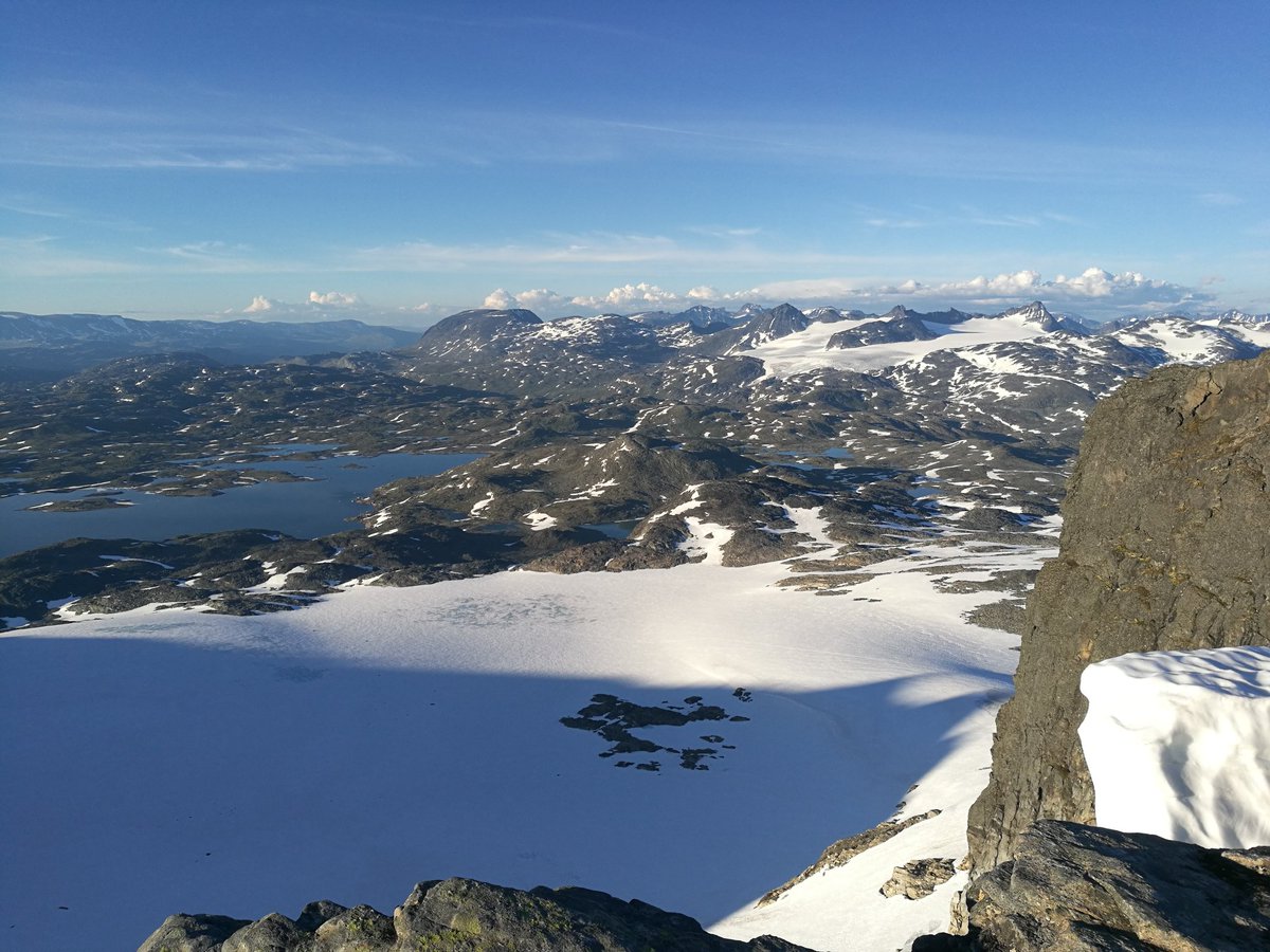 Sør66, Fannaråkin huipulta Vuorenvalloittajien terveiset Jotunheimenin vaellukselta vuorijättiläisten maasta 🏔️🇳🇴 #sor66 #partio #scout #openkesäloma #mäkipartio