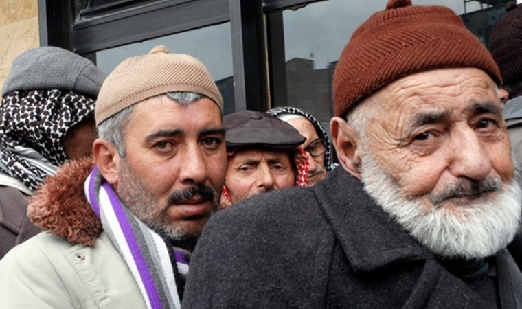 Maaşı 7.500 TL olan emekli, yüzde 25'lik zam sonrası 7.500 TL alacak: Gülsek mi ağlasak mı?
cumhuriyet.com.tr/siyaset/iyi-pa…