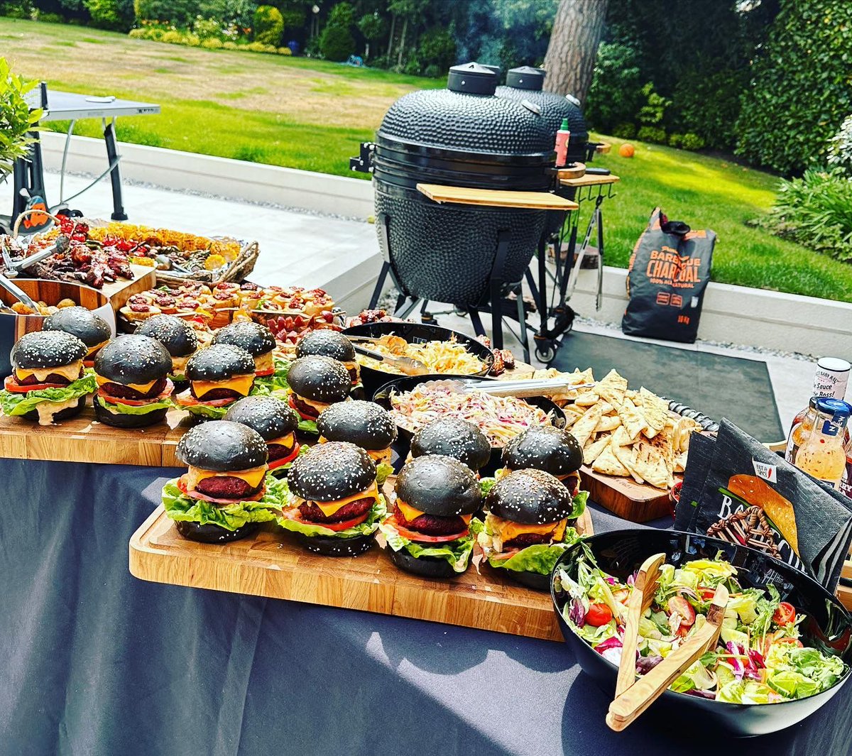 BBQ Catering for a Family.
Would you come to a Party like this?

#bbqparty #bbq