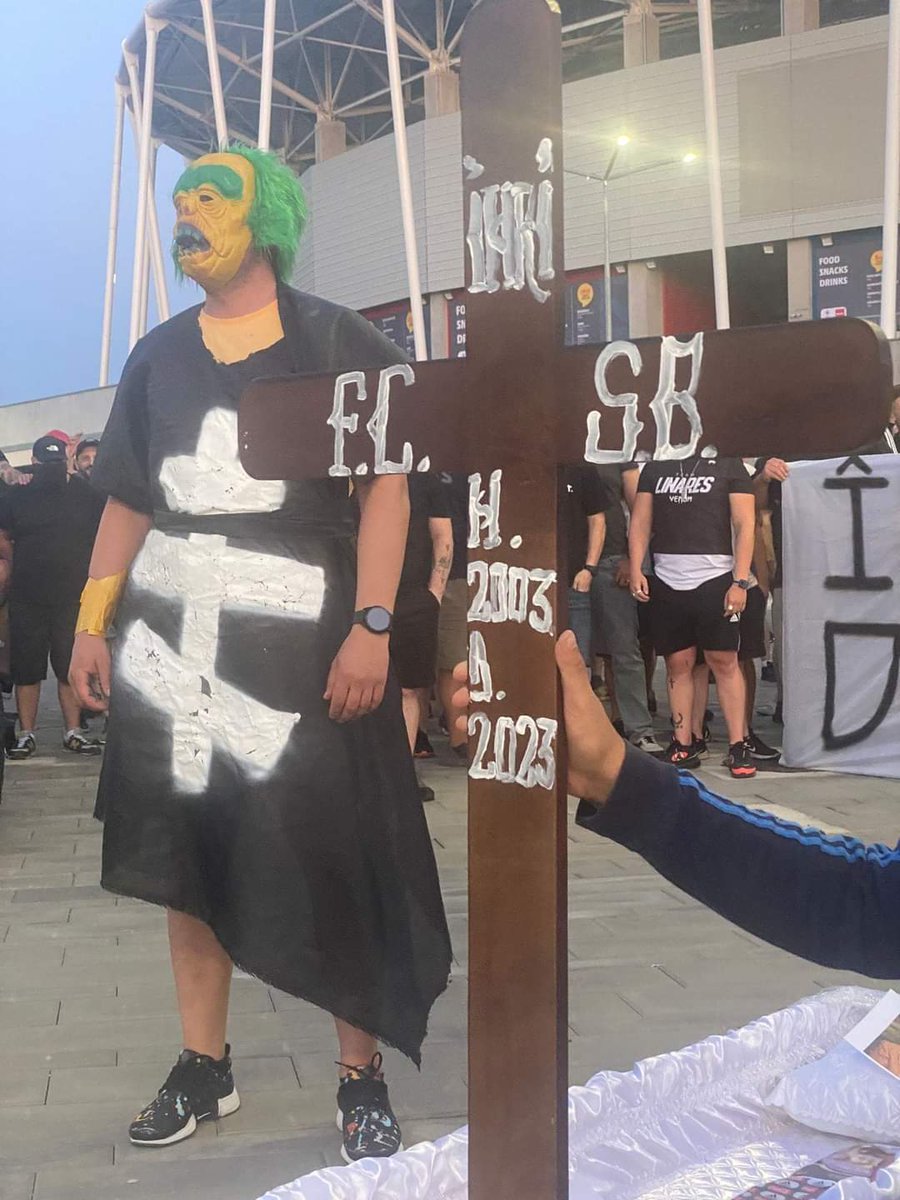 101ULTRAS's tweet image. 🇷🇴 Fans of Steaua Bucureşti protest against the pressure of the government that want to rent the stadium to the clone (fc fcsb)