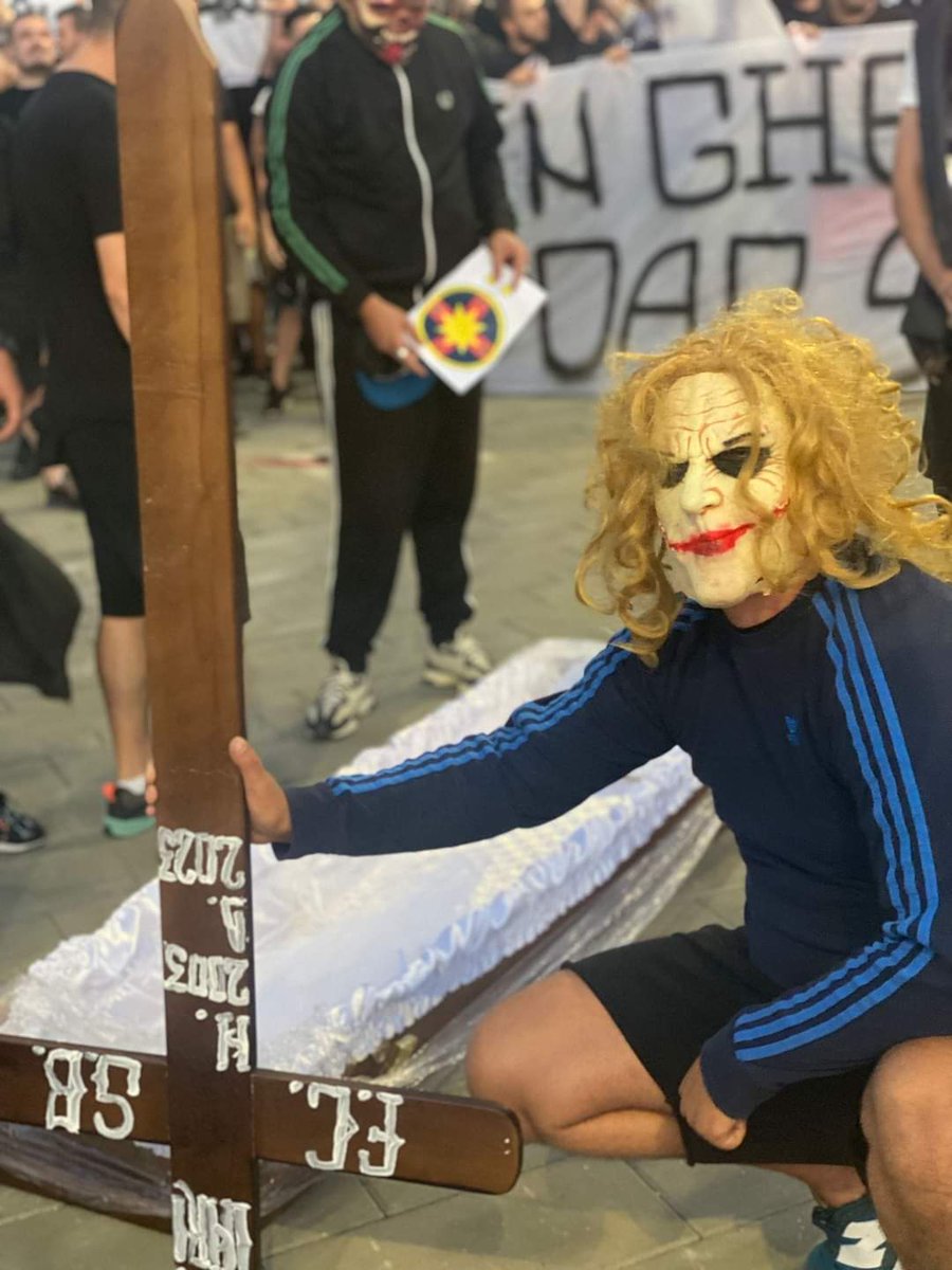 101ULTRAS's tweet image. 🇷🇴 Fans of Steaua Bucureşti protest against the pressure of the government that want to rent the stadium to the clone (fc fcsb)