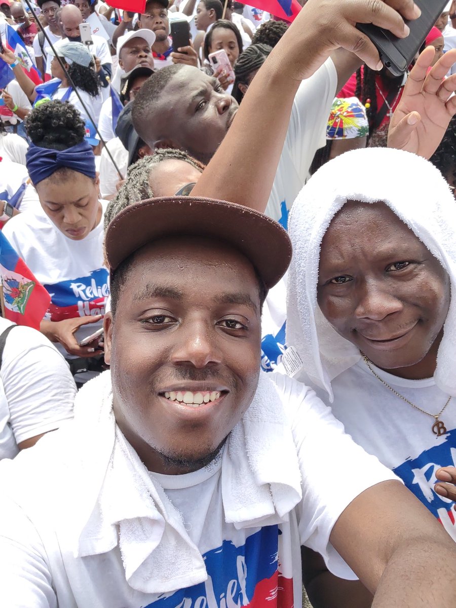 ImlersonM's tweet photo. #Relief for HAITI https://t.co/xHBKJz14PO