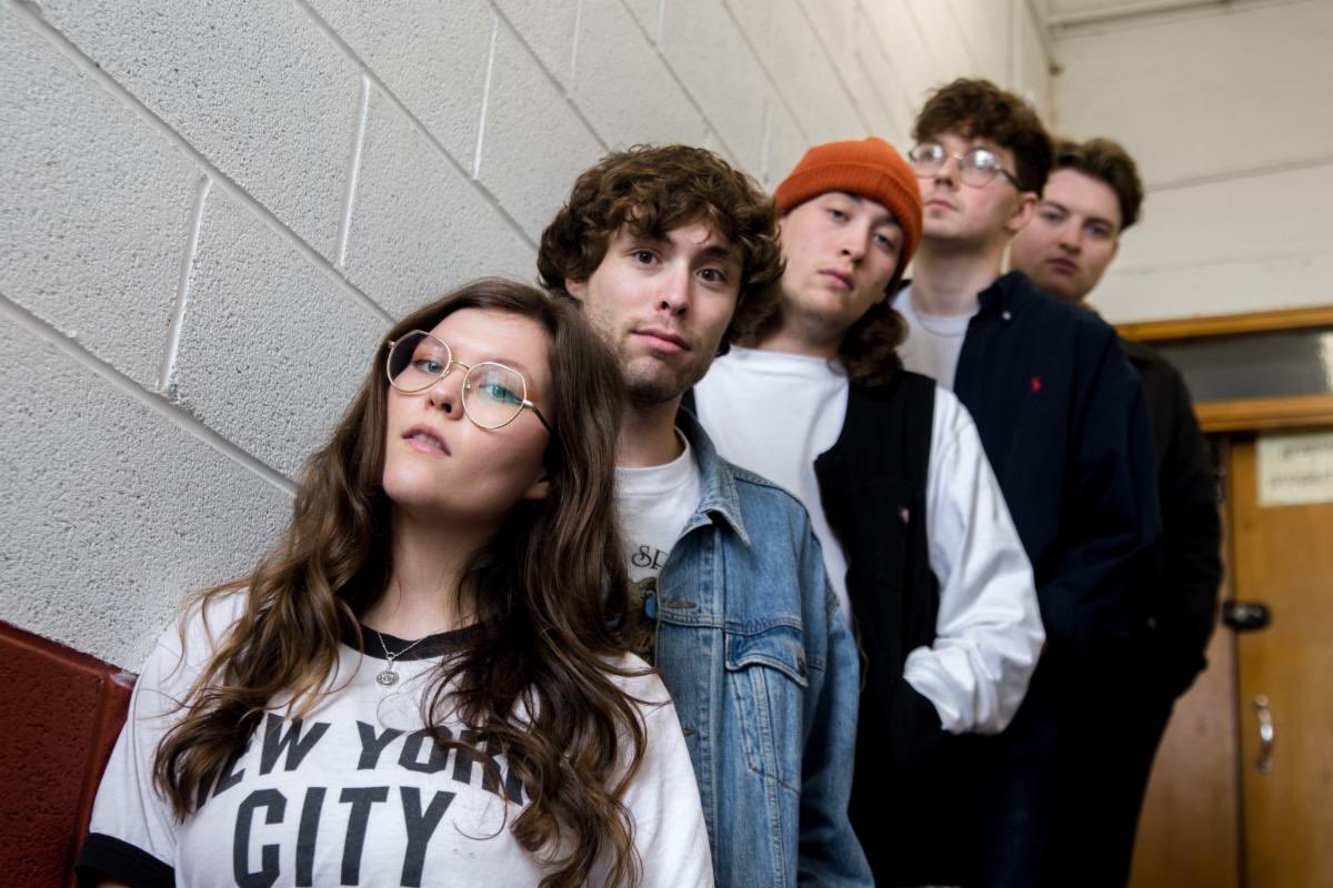 INTRODUCING FIVE PIECE INDIE BAND ‘  @brandnewfriendz ’ FROM A LITTLE FISHING VILLAGE IN CASTLEROCK ON THE NORTH COAST OF NORTHERN IRELAND TO READY TO TAKE THEIR MUSIC ACROSS THE WORLD. musicotfuture.com/2023/07/09/int… @Karteltweets