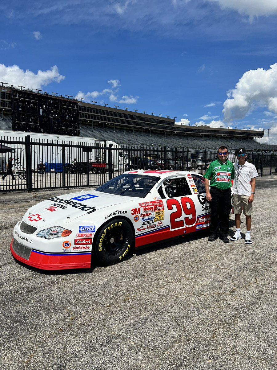 RodneyChilders4's tweet photo. So dang cool!! @KevinHarvick @ATLMotorSpdwy ❤️ https://t.co/EAiRQyBr3q
