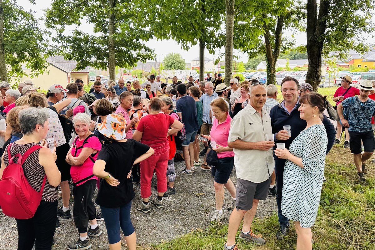 Aymdegouvion's tweet photo. Nous étions plus de 150 à l’inauguration du sentier des 3 clochers #LesPortesduCoglais, notre artère verte et bucolique reliant les bourgs #Montours, #LaSelleenCogles #Cogles
8 Kms de symboles très forts matérialisant l’identite et l’esprit de notre jeune commune nouvelle https://t.co/JXMRup5p9Z