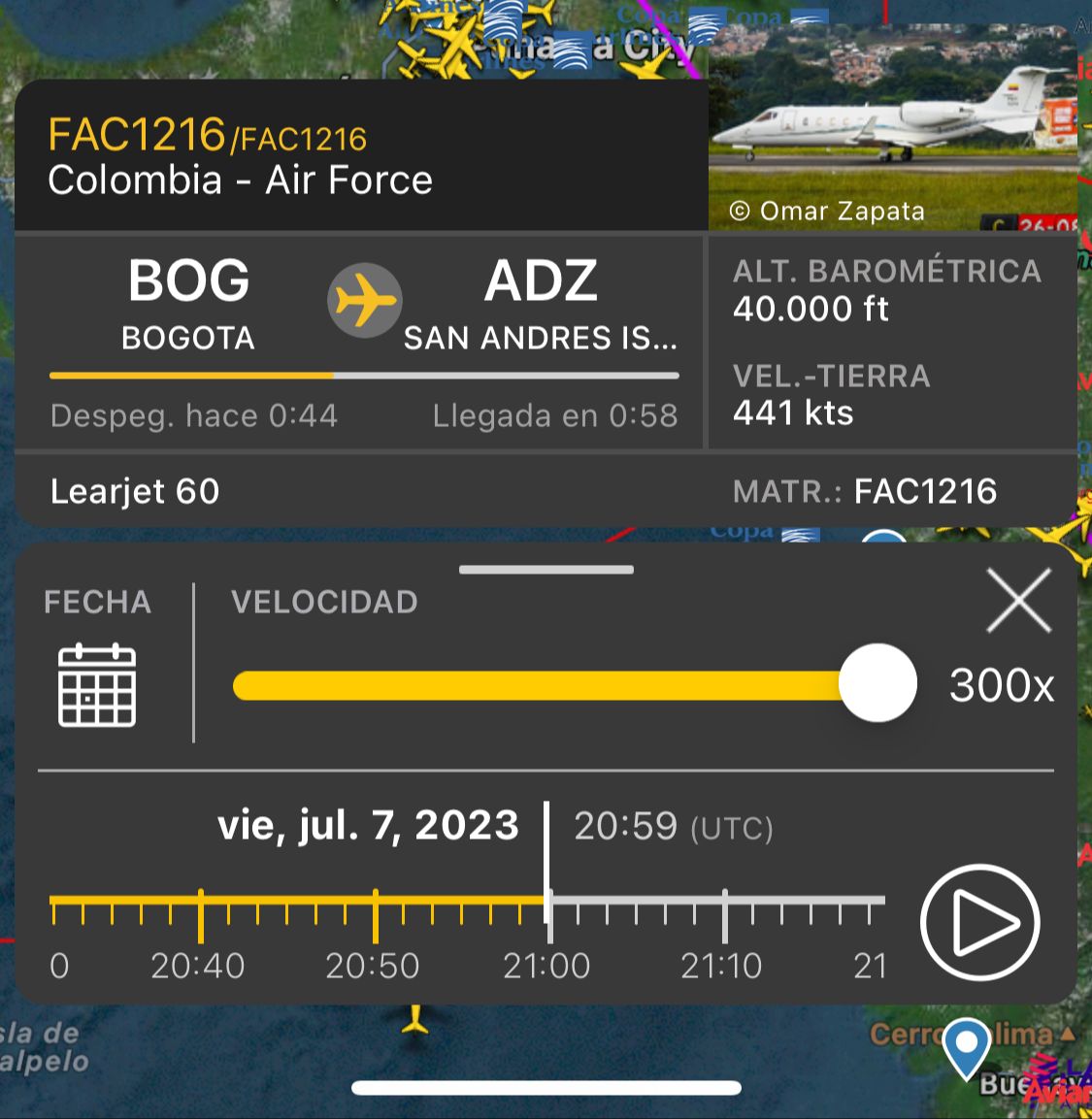 El togado llegó a bordo del avión Bombardier Learjet 60 FAC 1216 en cumplimento de Resolución de traslado penitenciario del Instituto Nacional Penitenciario y Carcelario, Inpec qué decidió su confinamiento en centro de reclusion de mediana seguridad Nueva Esperanza de San Andrés.