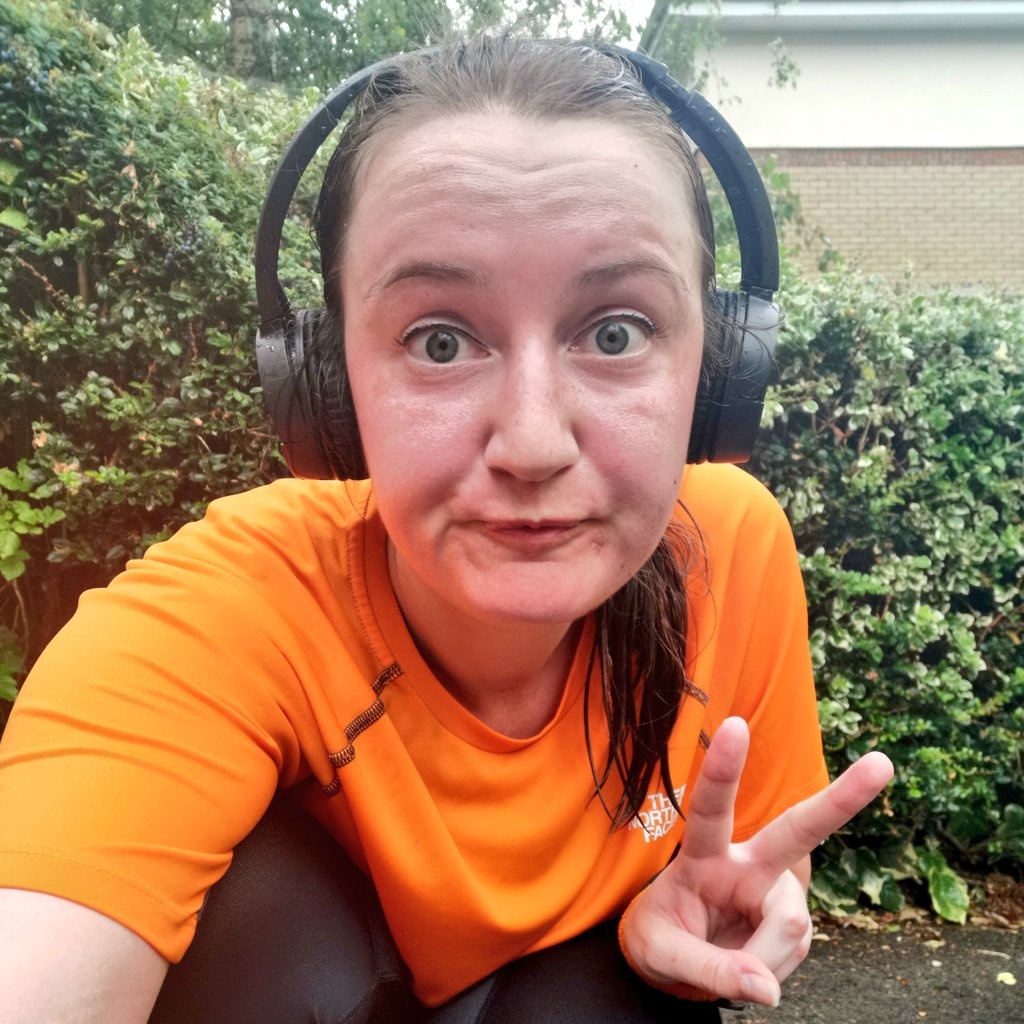 Rosie_Caddick's tweet photo. Nothing like coming home after a long week away in lovely hot weather to it tipping it down with rain twice on my first run since returning!

Still, I ran for 1 hour 34 minutes! Not as fast as usual, but I haven't ran in over a week so I think that's OK😊

https://t.co/5dnNB249sf https://t.co/hEc4fGs232